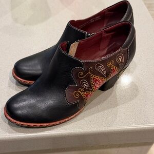 Spring Step Black and Red Artistic Mules